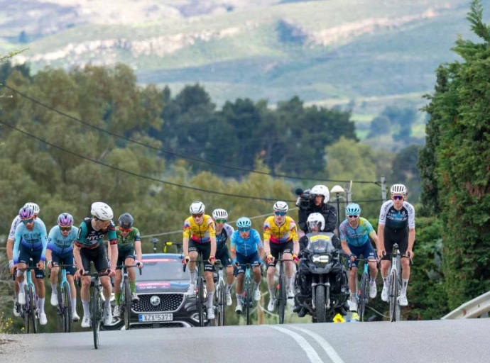 ΔΕΗ Tour of Hellas 2026: Εντυπωσιακό σπριντ δίπλα στο κύμα σε Μενίδι και Αμφιλοχία το μεσημέρι!