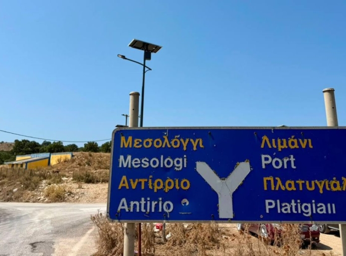 Εργασίες ασφαλτόστρωσης στο οδικό δίκτυο από τη διασταύρωση Πλατυγιαλίου προς Αστακό 