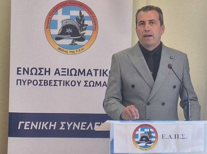 Χριστόφορος Μπόκας: «Οι πυροσβέστες δεν ζητούν χειροκροτήματα, μόνο να επιστρέφουν στα σπίτια τους»